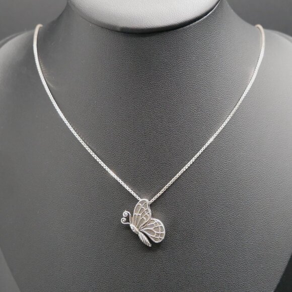 Vintage Sterling Silver Butterfly Keepsake Pendant Necklace for Ashes - Picture 3 of 6